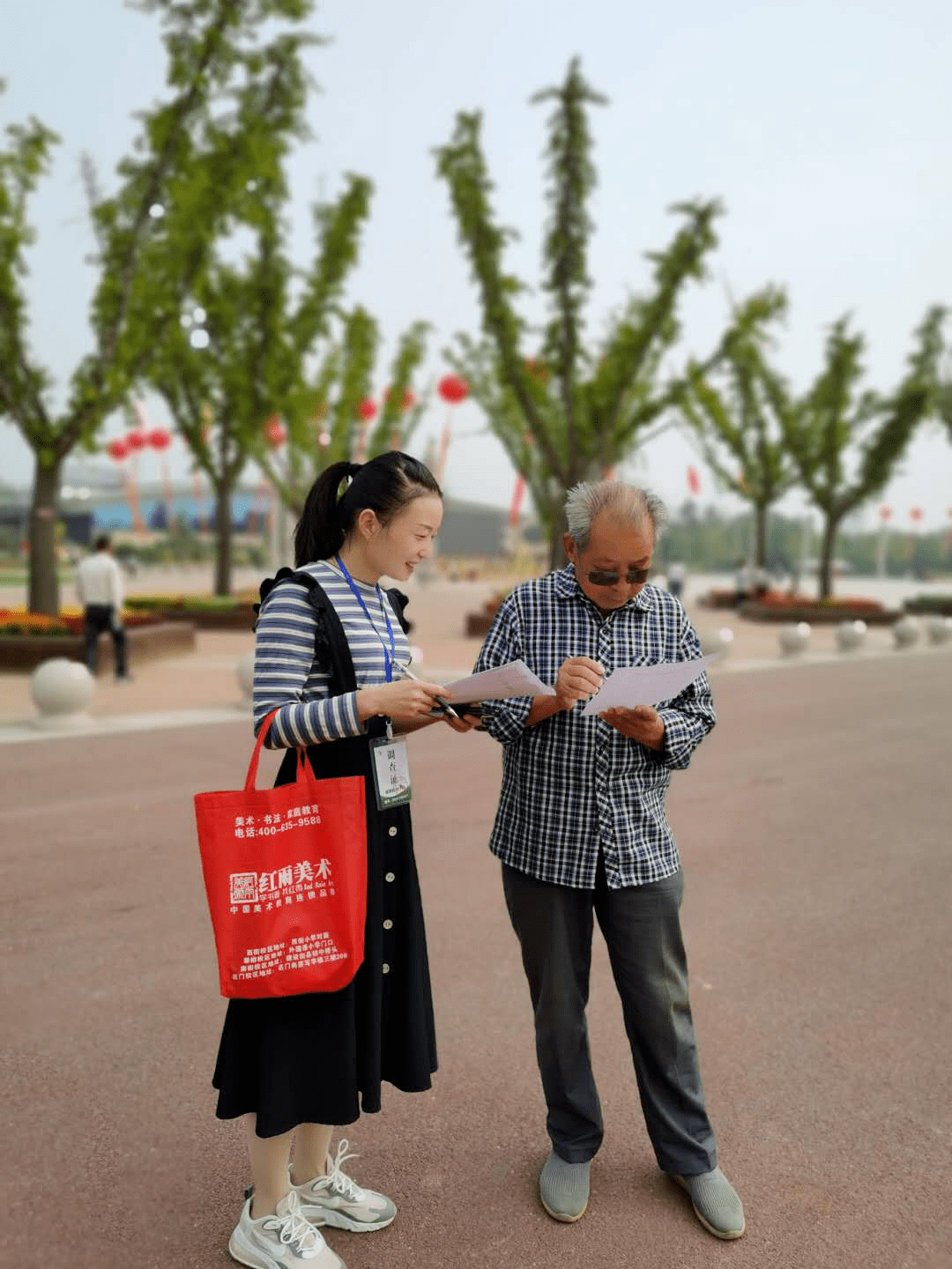 
借力花博会 宣传“七人普” ——鄢陵县人口普查宣传事情再出新招|IM电竞官网(图4)