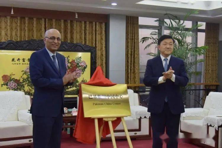 IM电竞官网-
上合示范区巴基斯坦国家客厅揭牌！巴基斯坦中国中心同步启用(图2)